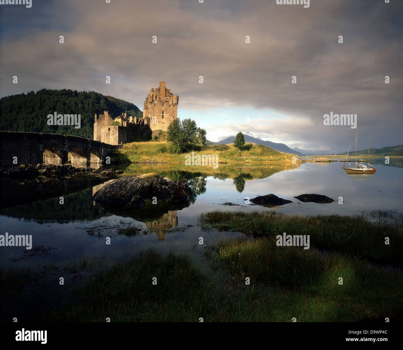 GB - Schottland: Eilean Donan Castle und Loch Alsh Stockfoto