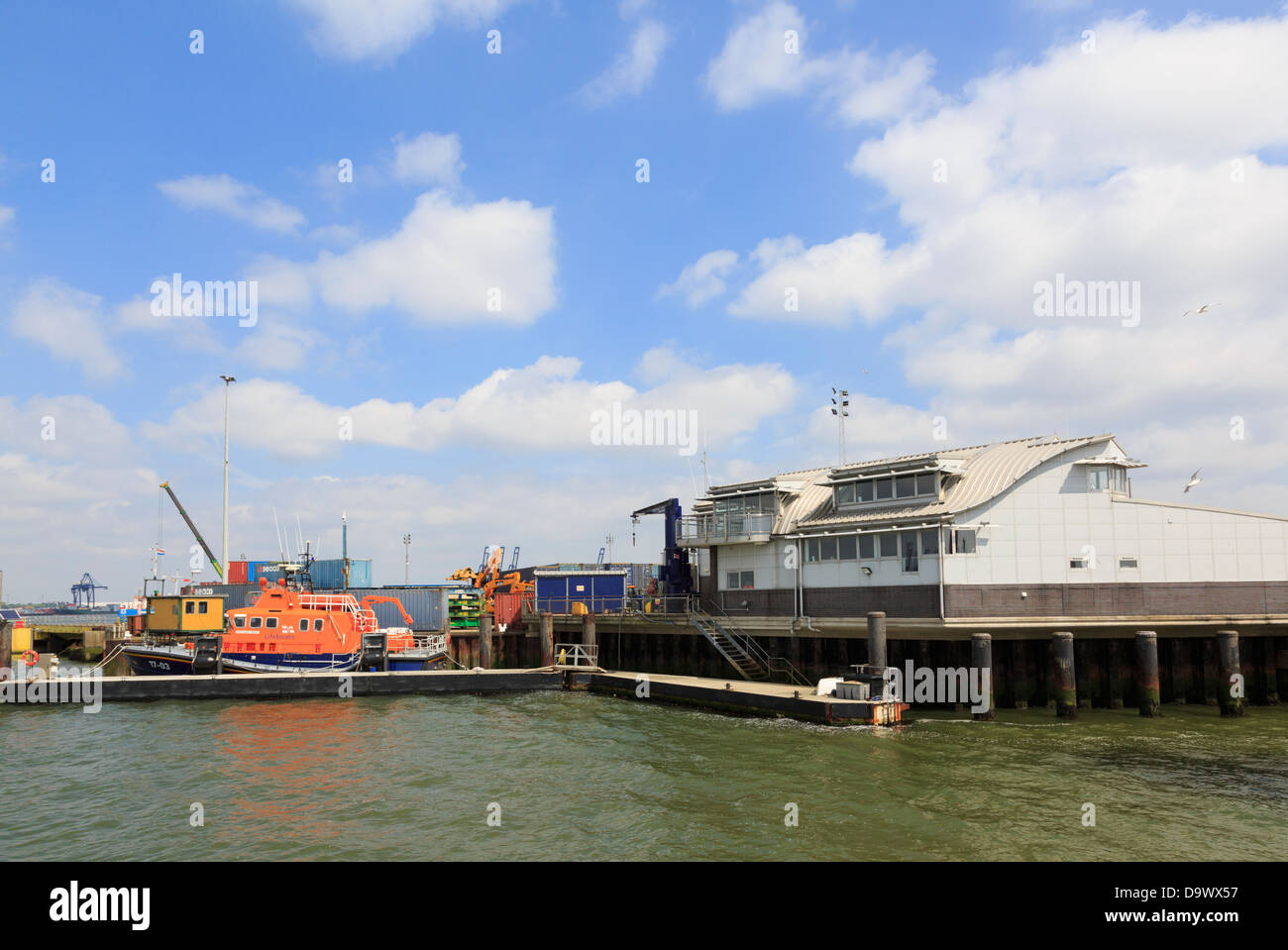 Offshore-Boot 'Albert Brown' im Hafen am Fluss Stour Mündung Klasse RNLI Lifeboat Station und Severn. Harwich Essex England UK Stockfoto