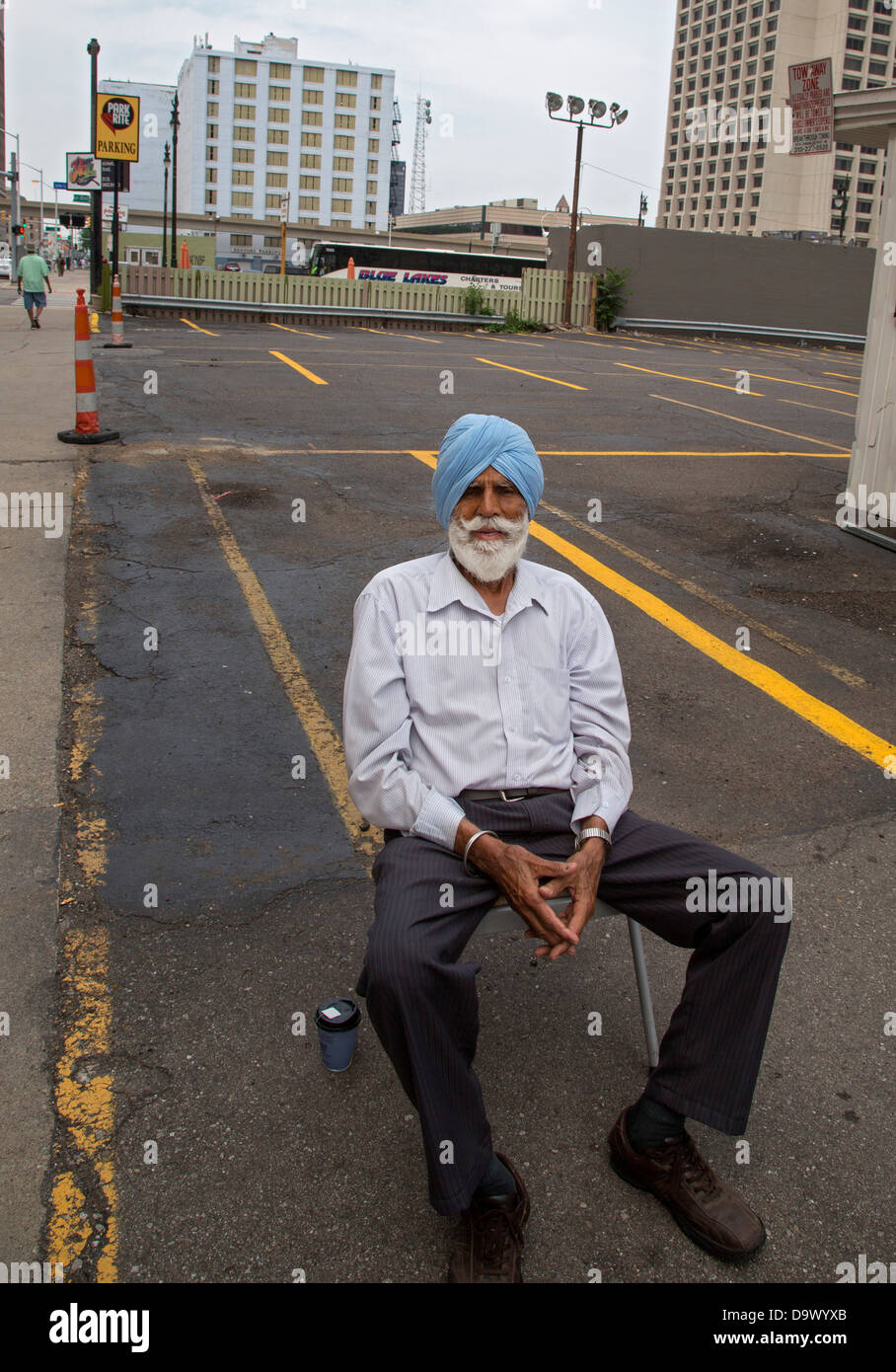 Detroit, Michigan - A Sikh Parkplatz Begleiter. Stockfoto