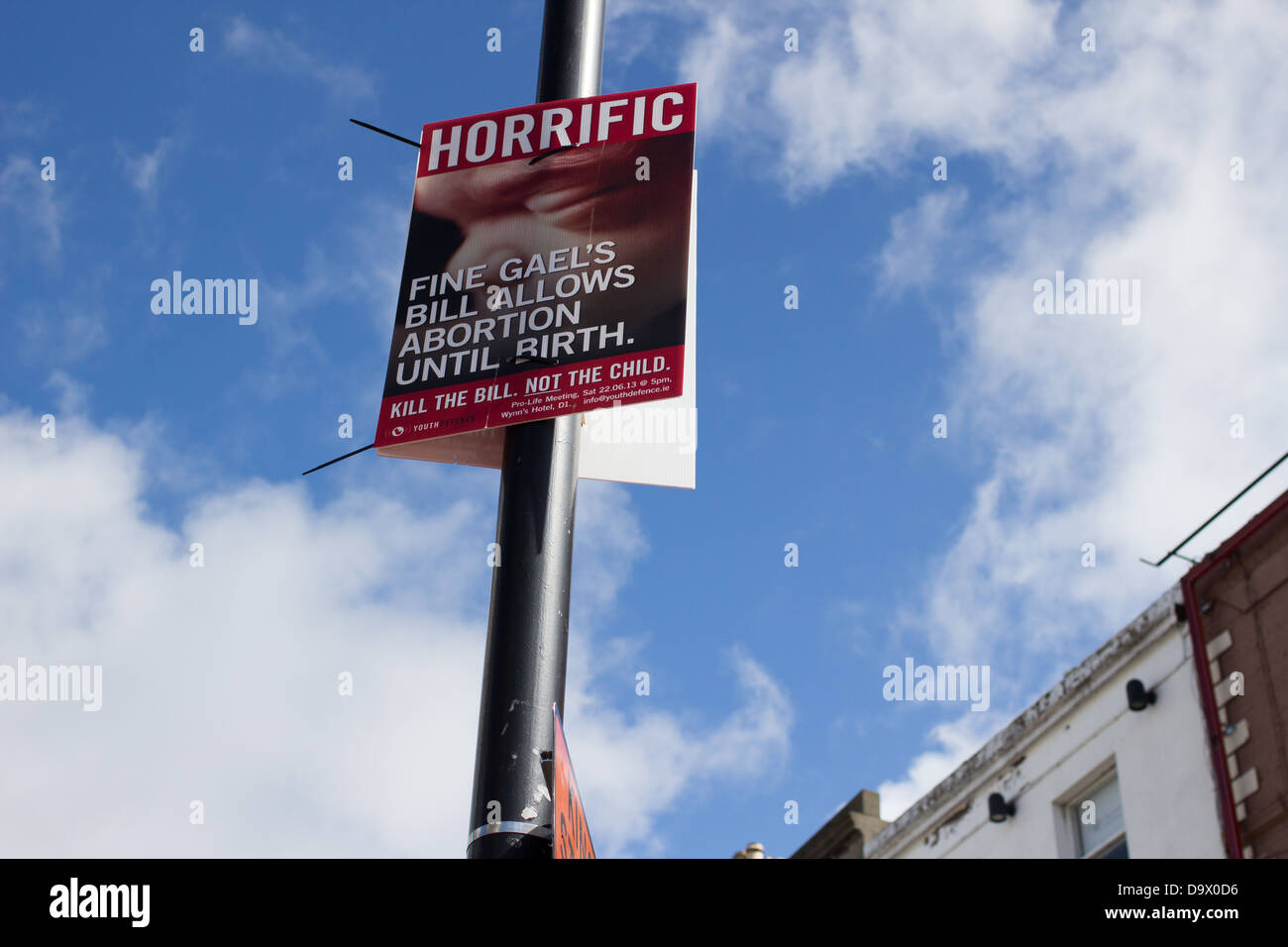 Anti-Abtreibung Plakat angebracht an einem Laternenpfahl, Dublin, Irland. Stockfoto