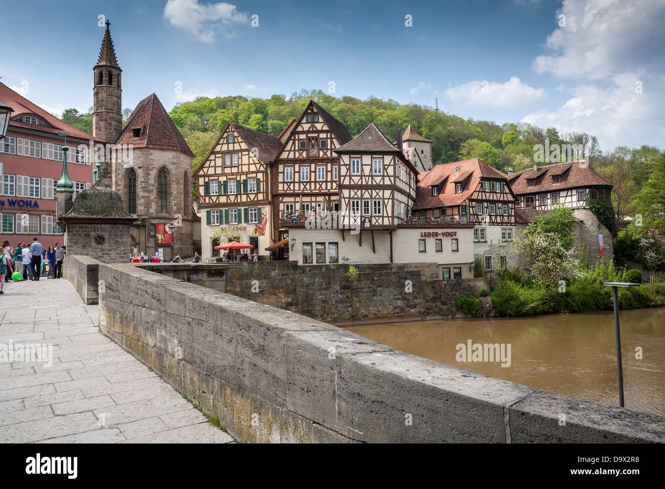 Schwäbisch Hall, Deutschland, Europa. Alte Steinbrücke über den Fluss Kocher. Stockfoto