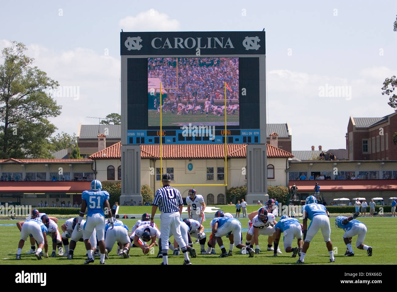 Virginia Kicker Chris Gould (9) versucht man ein Field Goal gegen den North Carolina Tar Heels Kenan Memorial Stadium in Chapel Hill, NC am 15. September 2007 Stockfoto