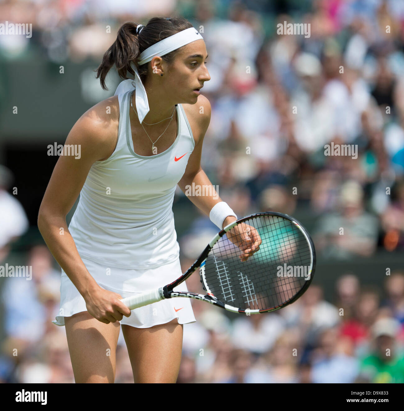 London, UK. 27. Juni 2013. Wimbledon Tennis Championships 2013 statt in The All England Lawn Tennis and Croquet Club, London, England, UK.    Serena Williams (USA) [1] (in orange Shorts) V Caroline Garcia (FRA) auf Platz Nr. 1. Bildnachweis: Duncan Grove/Alamy Live-Nachrichten Stockfoto