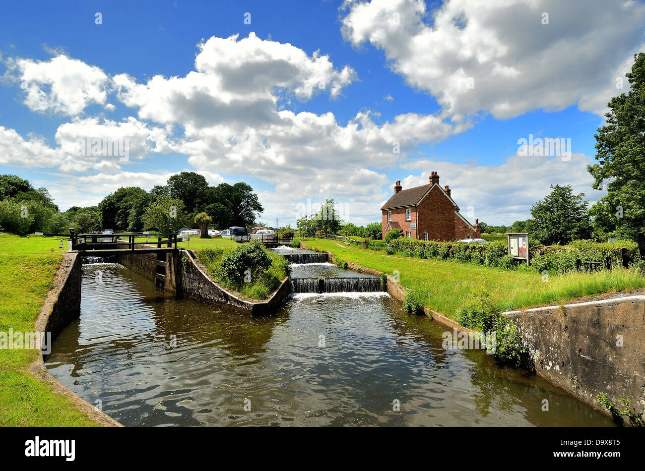 Fluss Wey Navigation an Ripley Surrey Stockfoto