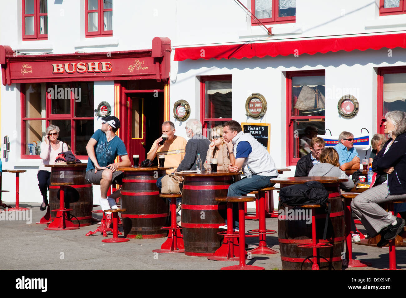 Menschen pubs baltimore kork Fotos und Bildmaterial in hoher