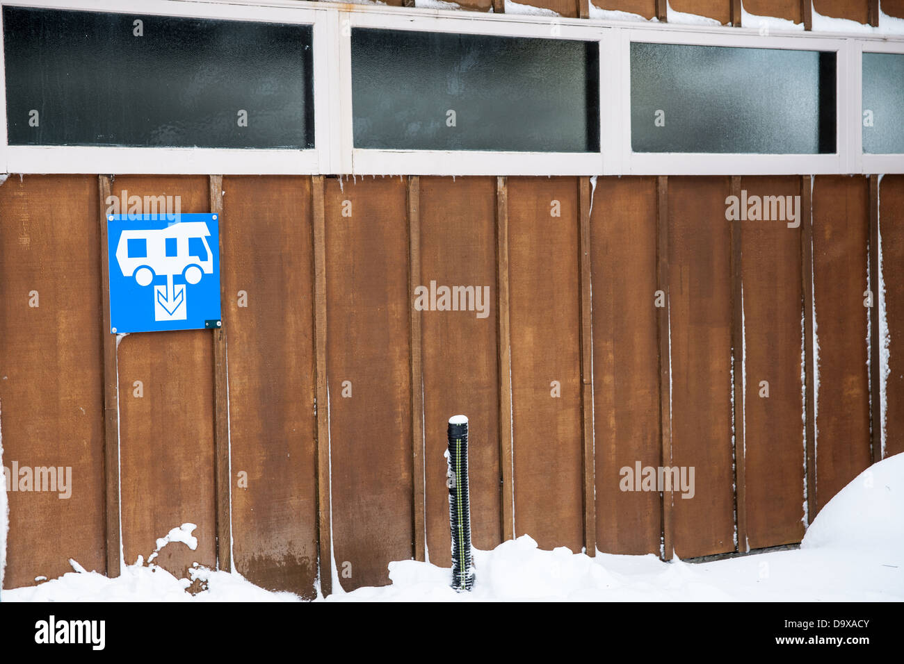 Freizeitfahrzeug-Dump-Station Schild an Wand. Stockfoto