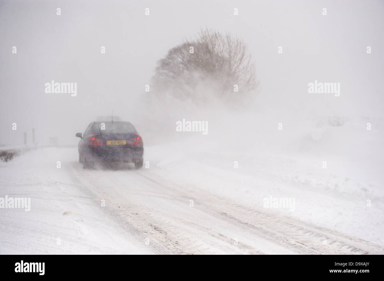 A685 in der Nähe von Ravenstonedale, Cumbria, in einem schweren Schneesturm. Stockfoto