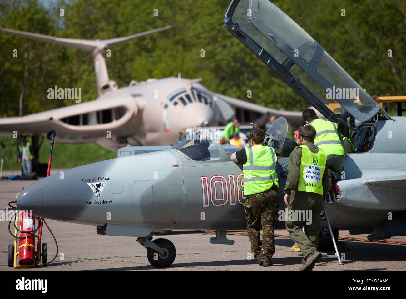Ein Ex-Warschau Pakt kalten Krieges Iskra Jet Trainer am Flugplatz Bruntingthorpe während einer Anzeige Stockfoto