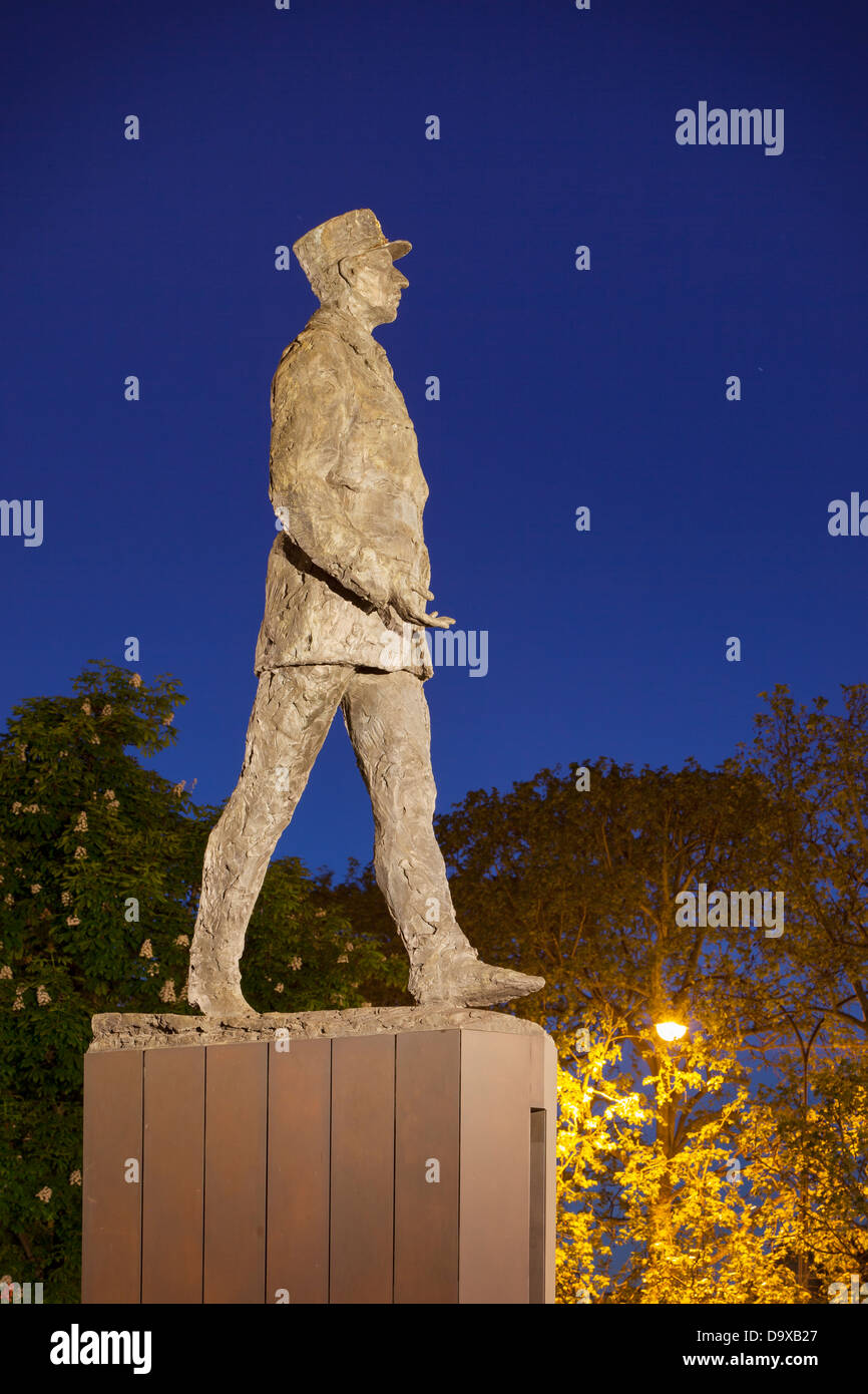 Charles de Gaulle Statue außerhalb des Grand Palais, Champs Elysees, Paris Frankreich Stockfoto