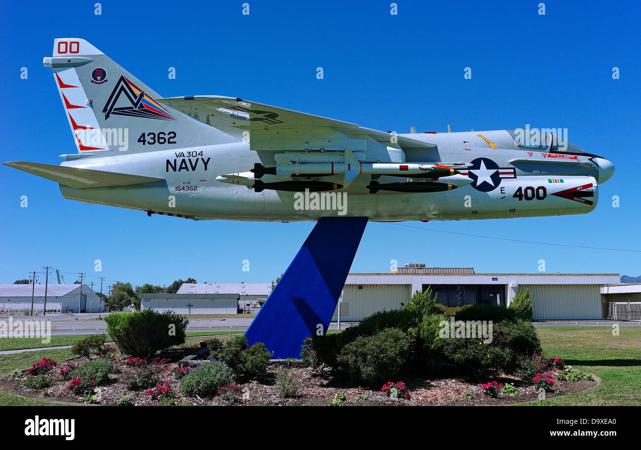 Vought A-7 Corsair Jet auf dem Display an der ehemaligen Alameda Naval Air Station, jetzt Alameda Punkt Stockfoto