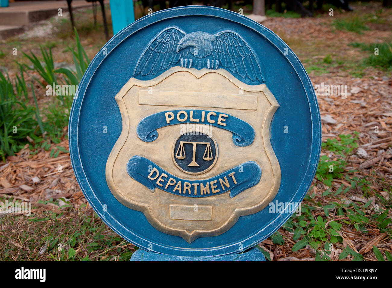 Kreisförmige Symbol und Logo für Polizei-Abteilung, am Straßenrand Kunst in Grafton, IL gefunden. Stockfoto