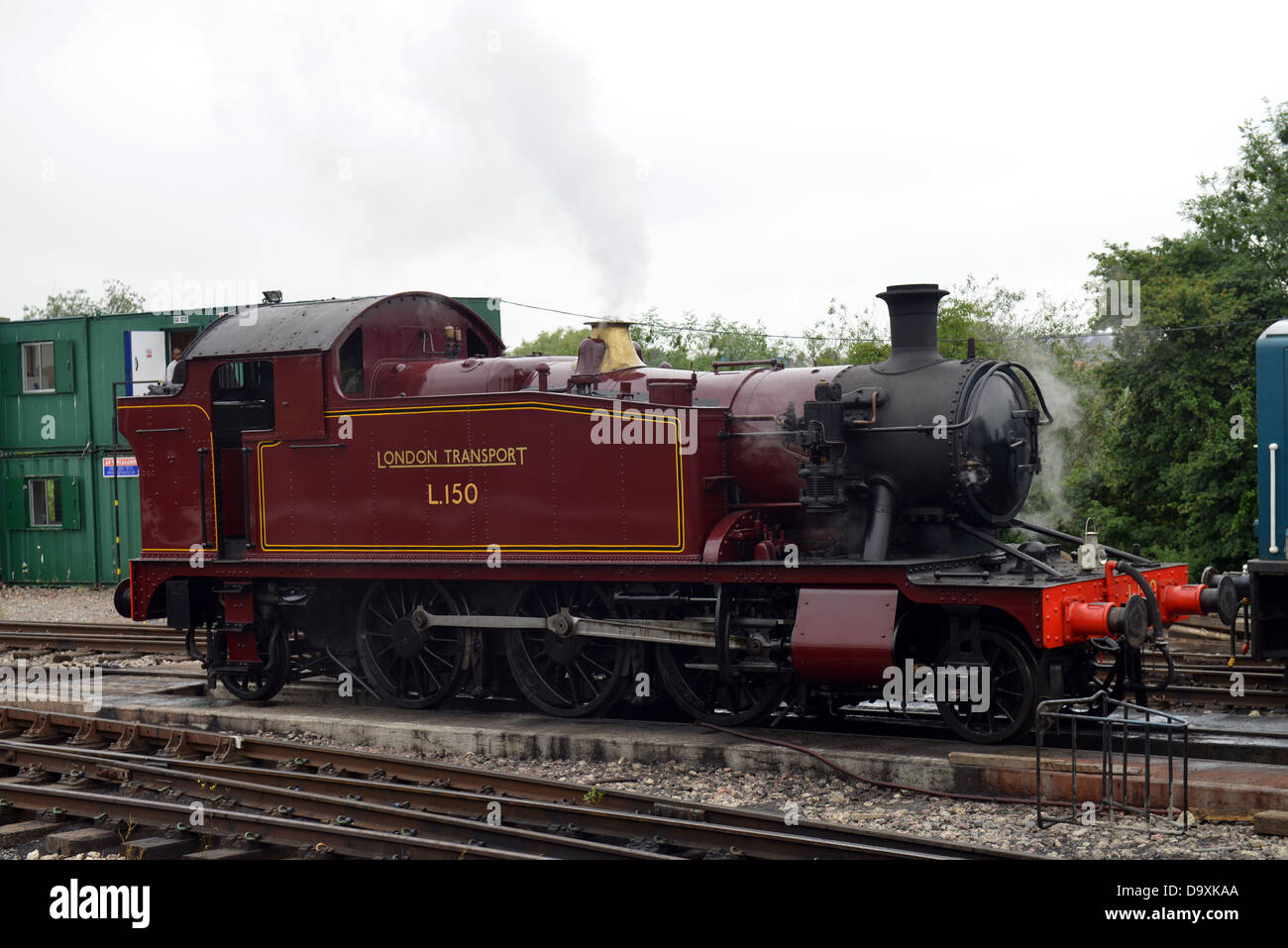 GWR kleine Prairie Nr. 5521 neu gestrichen, als London Transport L150 bei North Weald-1 Stockfoto