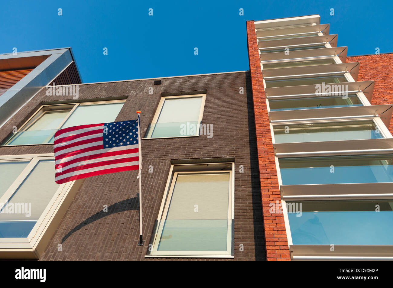 amerikanische Flagge hängen außerhalb während der 4. Juli in Enschede, Niederlande Stockfoto