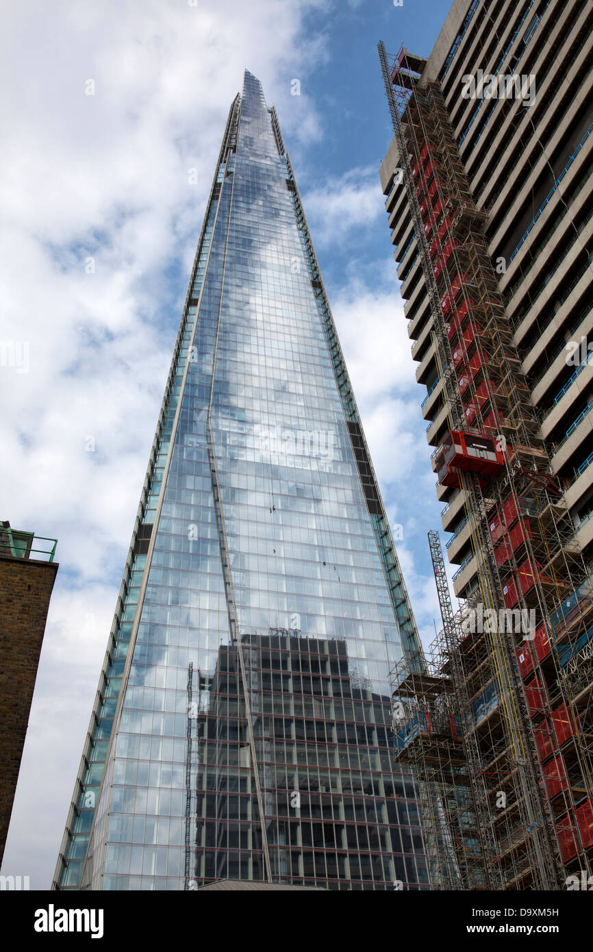 Shard Bauarbeiten Reflexion am Turm Flügel an Jungs und St. Thomas Hospital neben - London-UK Stockfoto