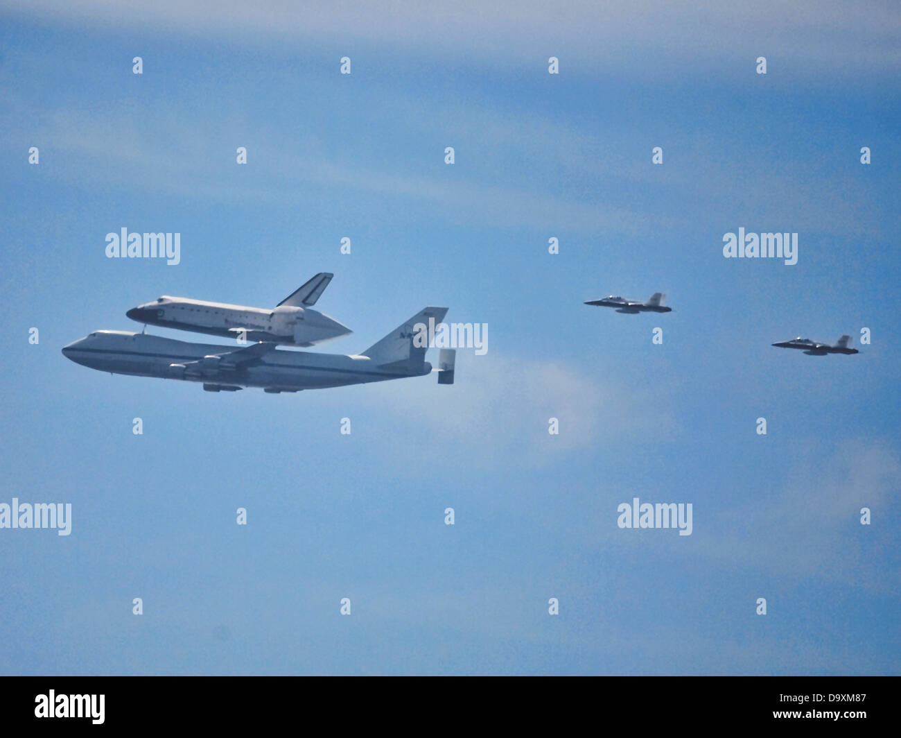 Space Shuttle Columbia fliegt auf 21.09.12 über Los Angeles auf seinem letzten Flug, Malibu, CA Stockfoto