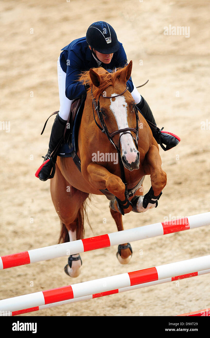 Monte-Carlo, Monaco. 28. Juni 2013. Laura Renwick [GBR] während der LONGINES Global Champions Tour-Veranstaltung von Monte-Carlo. Stockfoto