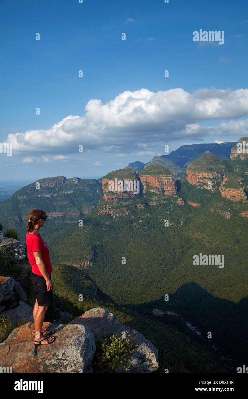 Touristen auf der Suche über Blyde River Canyon, Mpumalanga, Südafrika Stockfoto