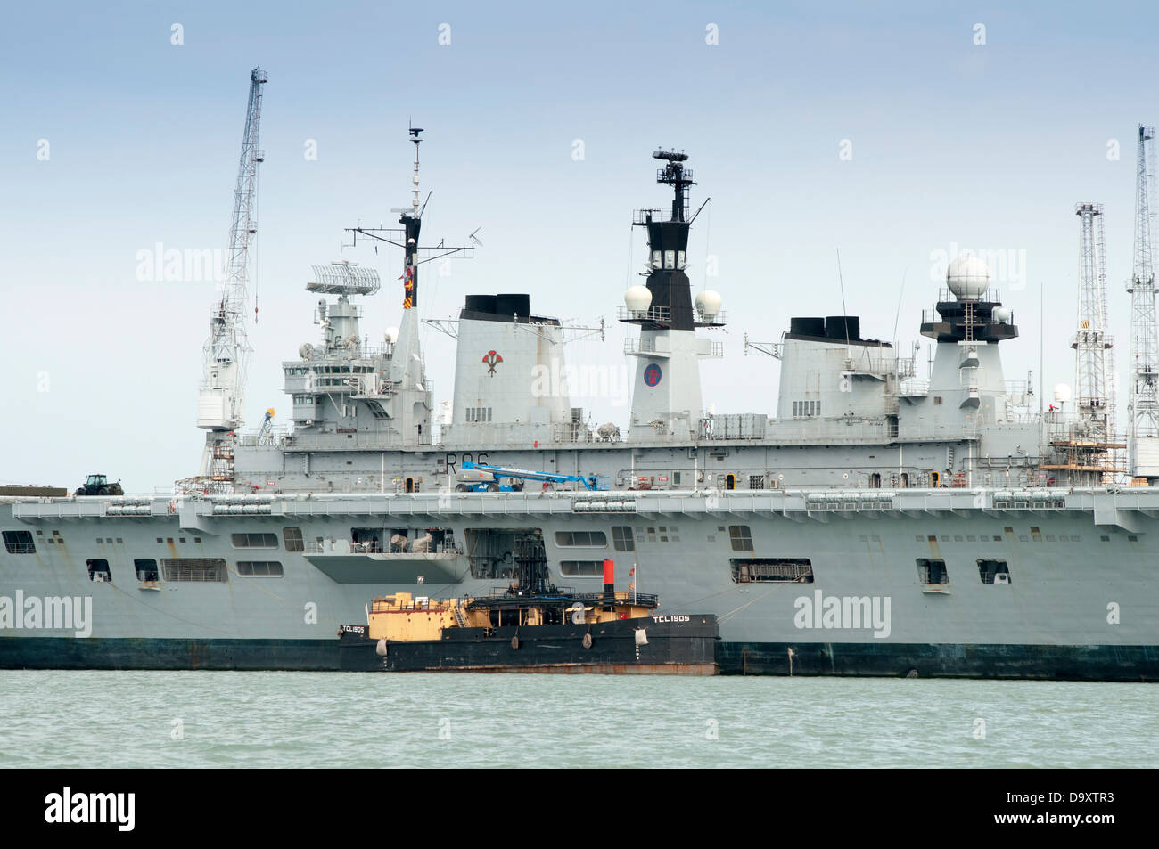 HMS Illustrious vertäut im Hafen von Portsmouth Stockfoto
