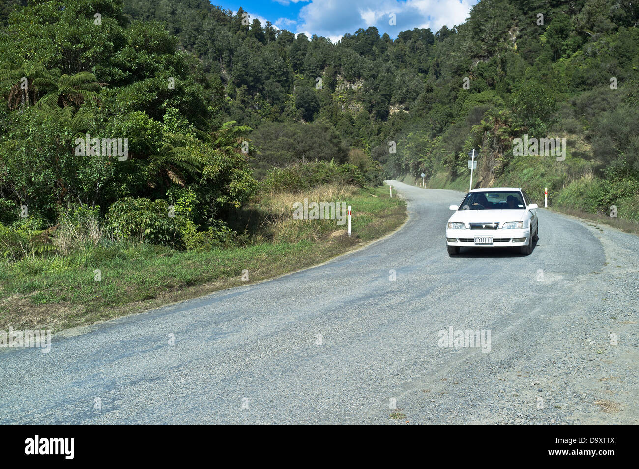 dh vergessen Welt Autobahn OHURA ROAD Neuseeland Auto auf Autobahn Staatsstraße SH43 Stockfoto