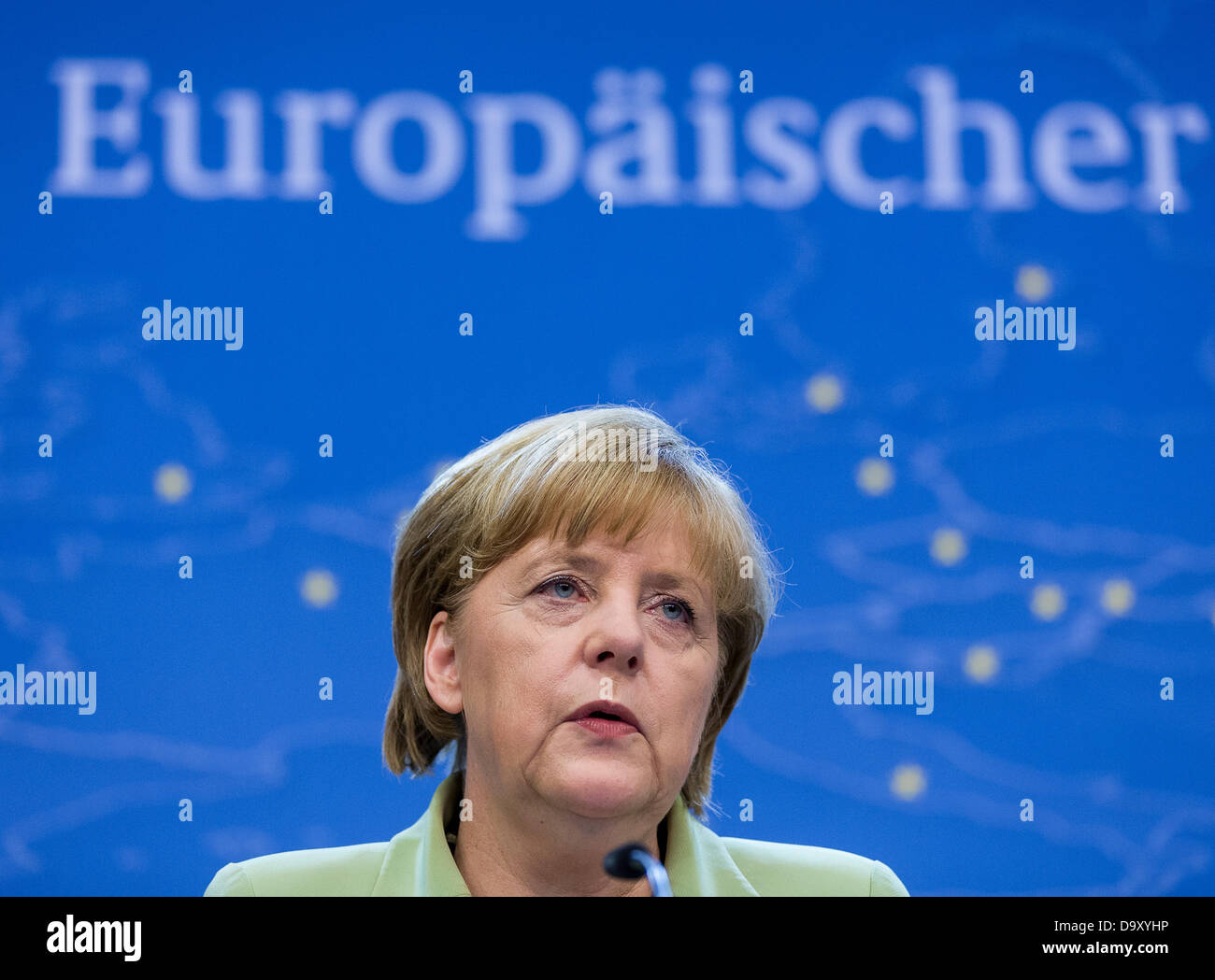 Brüssel, 28. Juni 2013. --Deutsche Bundeskanzlerin Angela Merkel spricht mit Medien am Ende des zweiten Tages von einem EU-Gipfel Staatschef Hauptsitz in der EU-Rat. Foto: Thierry Monasse/Dpa/Alamy Live News Stockfoto