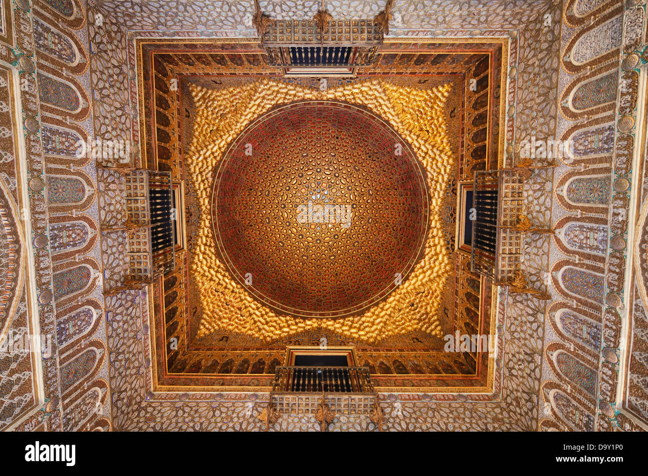 Halle der Botschafter vergoldete Decke in der königlichen Alcazar von Sevilla, Andalusien, Spanien. Stockfoto