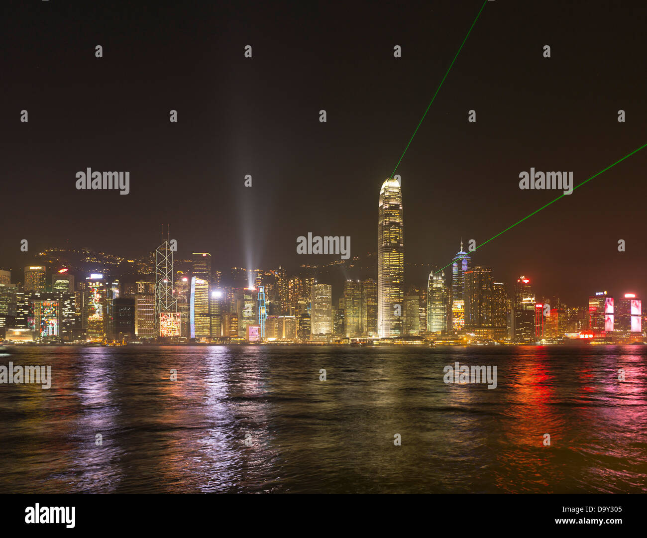 Dh den Hafen von Hong Kong Central Hongkong Symphonie der Lichter Lasershow Central Waterfront Wolkenkratzer nacht Hafen Stockfoto