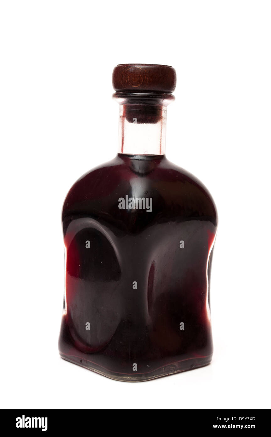 Flasche Wein auf weißem Hintergrund Stockfoto