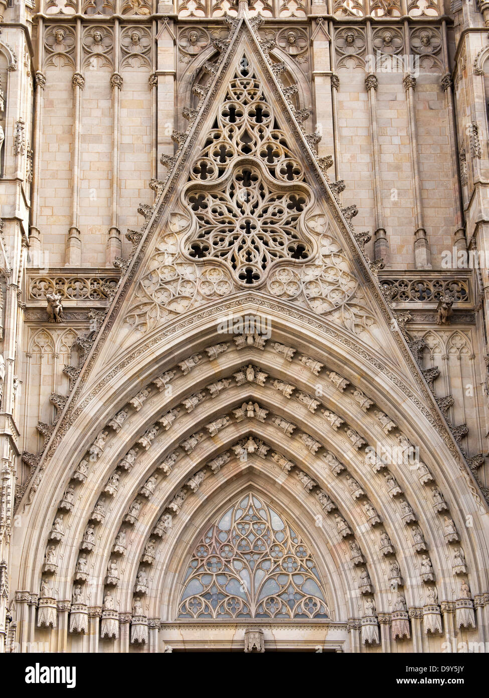 Imposante Fassade der Santa Eulalia Kathedrale im gotischen Viertel von Barcelona, Spanien 3 Stockfoto