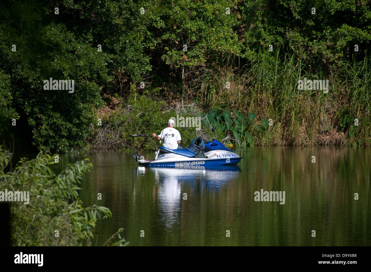 Jetski fisch angler teich see grube florida Fotos und Bildmaterial in