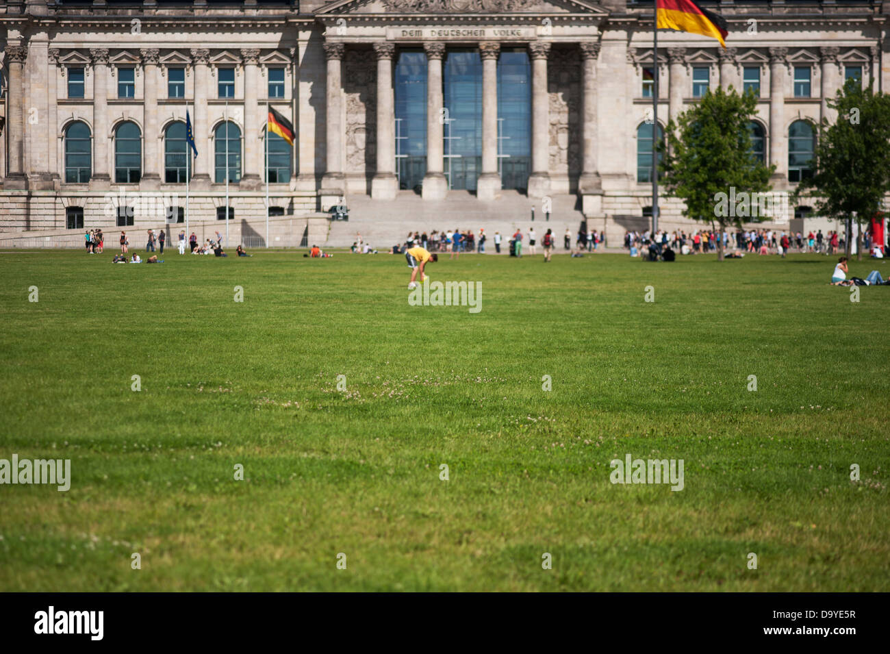 Das Reichstagsgebäude in Berlin, Deutschland, an einem sonnigen Tag. Stockfoto