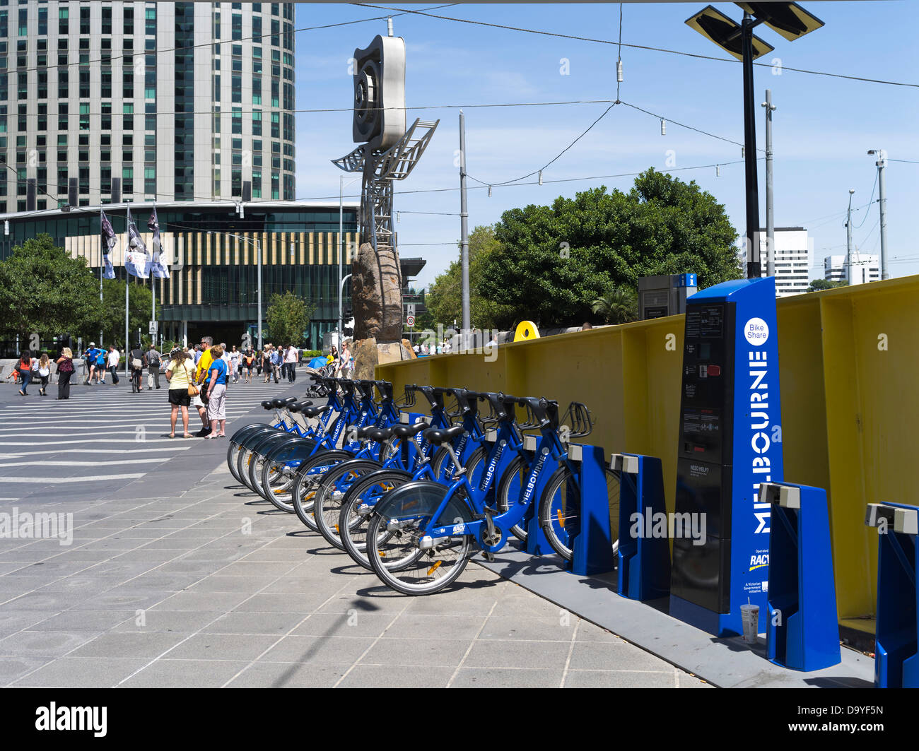 dh Southbank Promenade MELBOURNE AUSTRALIEN Melbourne Bike share ÖPNV Verleih blaue Push-Bikes stehen Fahrrad Fahrradständer Stockfoto