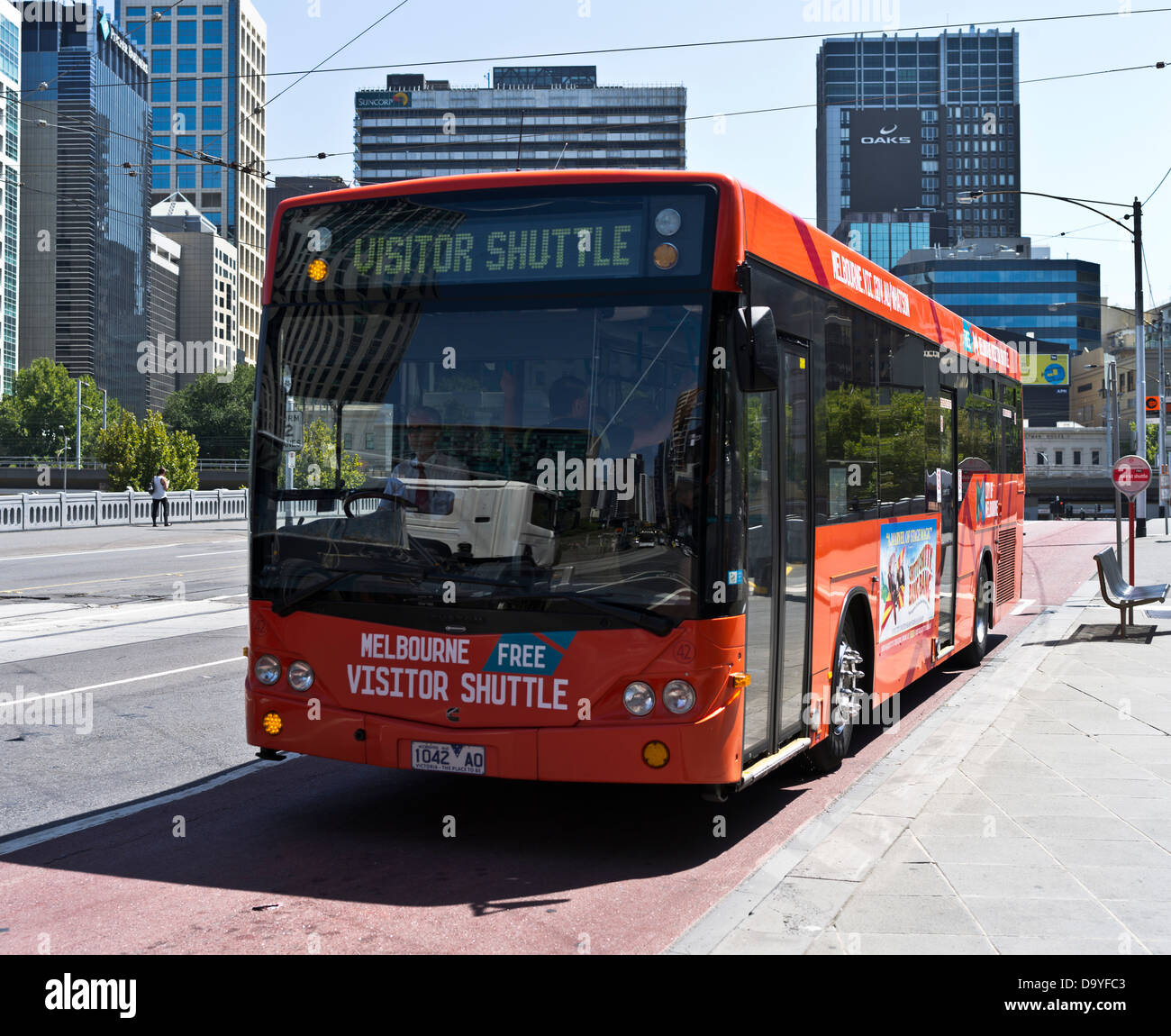 dh Queens Bridge MELBOURNE CITY AUSTRALIA Kostenloser Besucher-Shuttle-Tourist Busse Busse Busse Busse Stockfoto