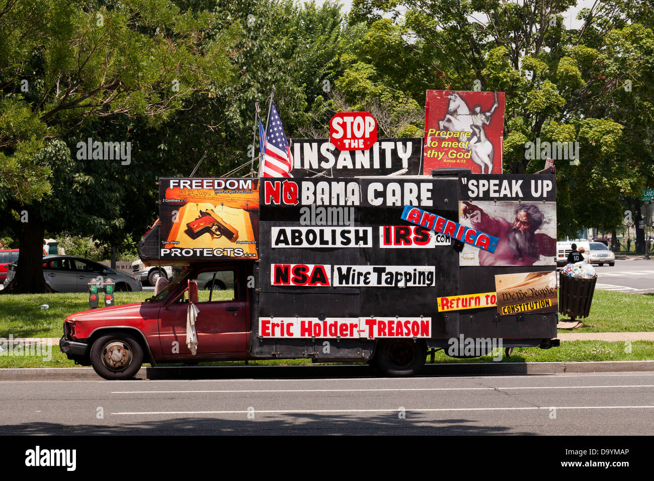 Auto dekoriert mit rechtsextremen politischen Botschaften - Washington, DC Stockfoto