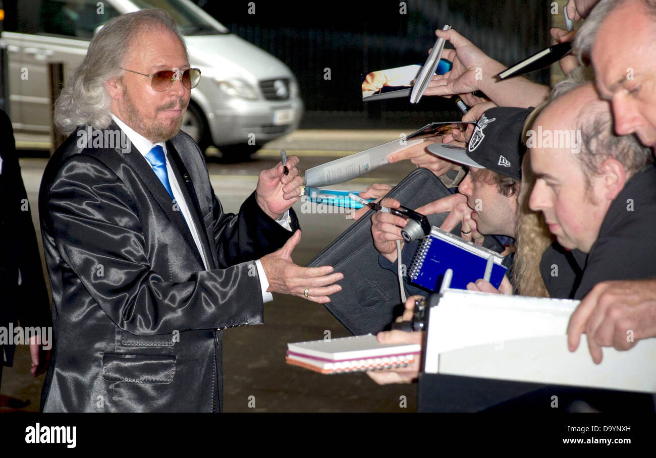 London, UK. 28. Juni 2013. BeeGees Legende Barry Gibb Nordoff Robbins Silver Clef Awards im Hilton Park Lane, London - Kredit-28. Juni 2013: KEITH MAYHEW/Alamy Live News Stockfoto