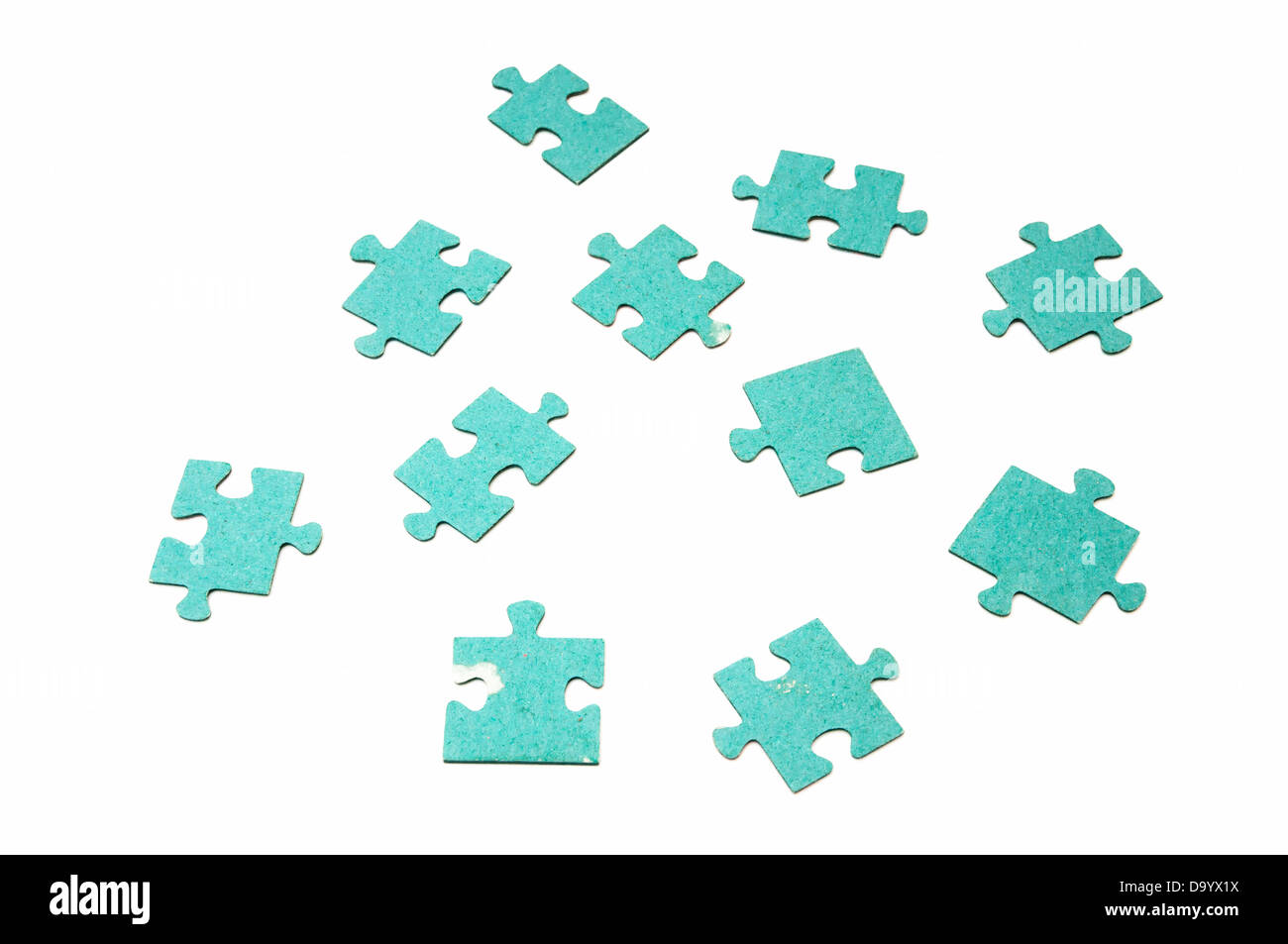 Puzzleteile auf weißem Hintergrund Stockfoto