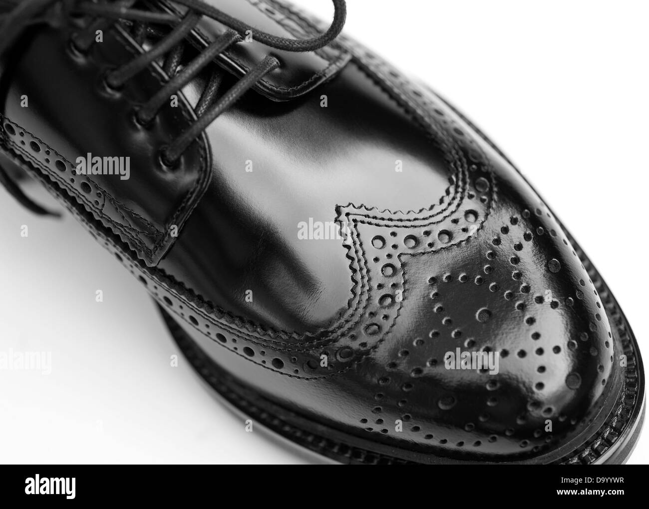 Nahaufnahme eines stilvollen Schwarz Brogue Schuh Stockfoto