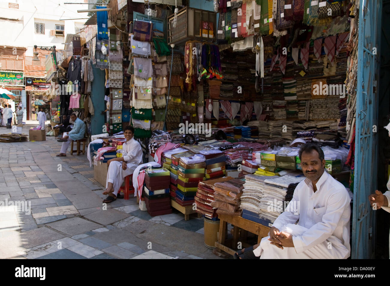 Display, Souk al-Alawi in alte Dschidda (Al-Balad), Jeddah, Saudi Arabien zu speichern. Stockfoto