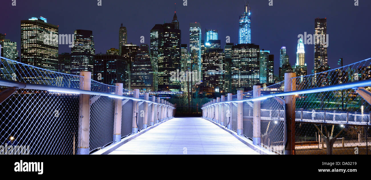 Gehweg im Brooklyn Bridge Park. Stockfoto