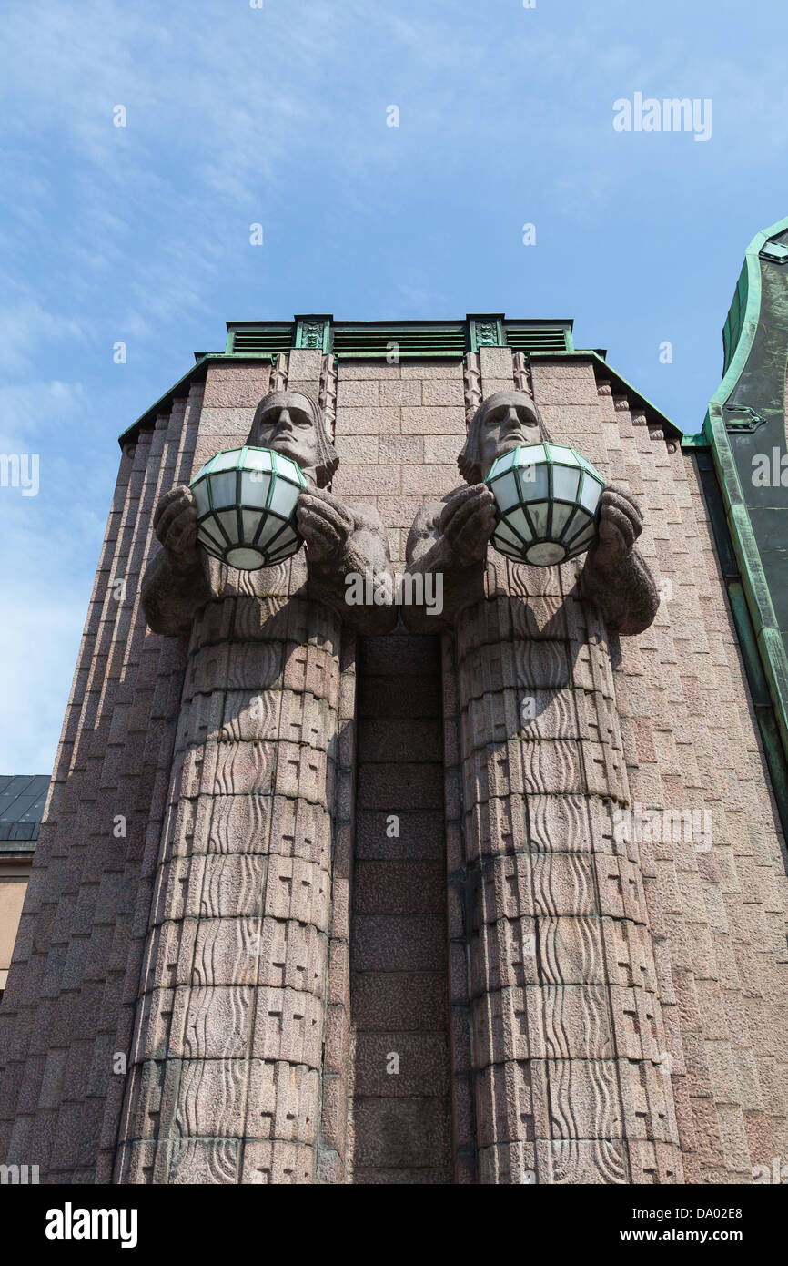 Statuen von Helsinki Hauptbahnhof Stockfoto