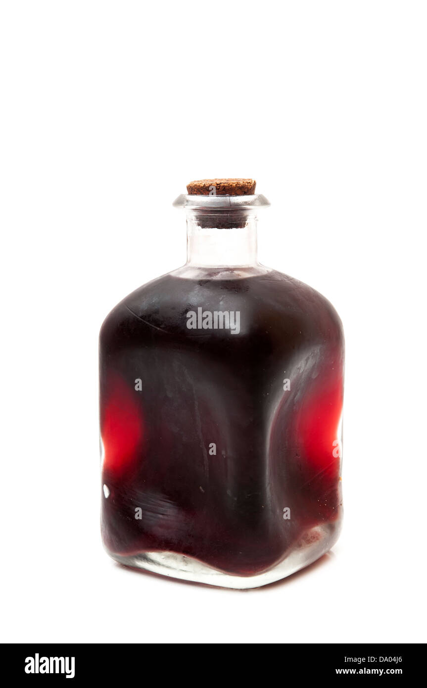 Flasche Wein auf weißem Hintergrund Stockfoto