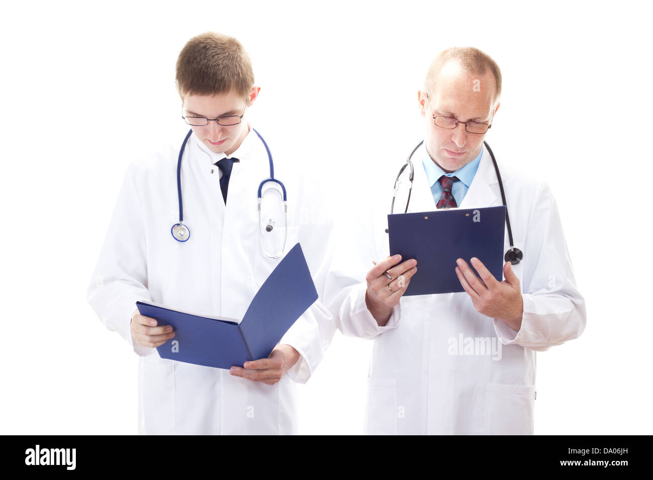 Ärztinnen und Ärzte Patienten lesen Datensätze Stockfoto