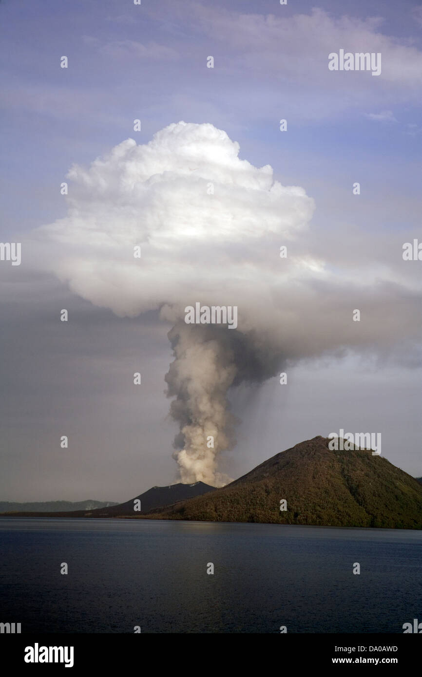 Mt. Tavurvur Volcanoe, Rabaul, New Britain Island, Papua Neu Guinea Stockfoto