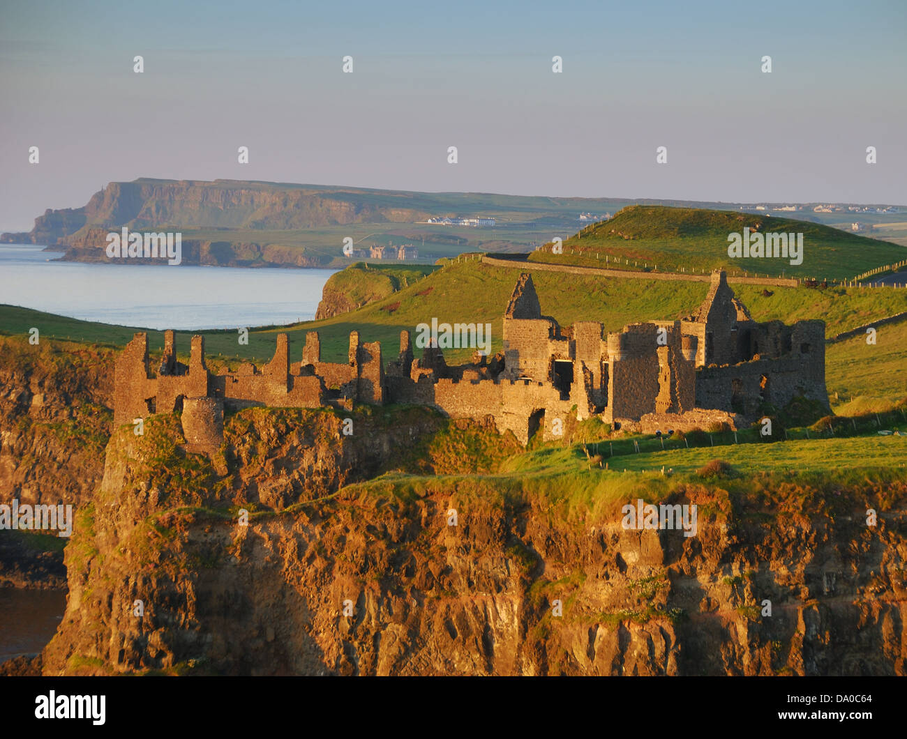 Von Dunluce Castle, County Antrim, Nordirland zu fotografieren. Stockfoto