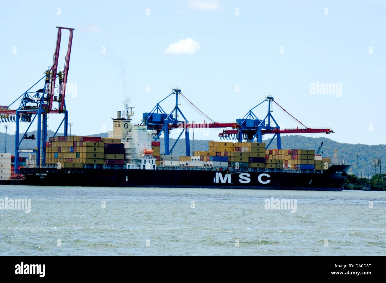 MSC-Container Schiff be- und Entladen von Containern im Containerschiff Terminal am Hafen Stockfoto