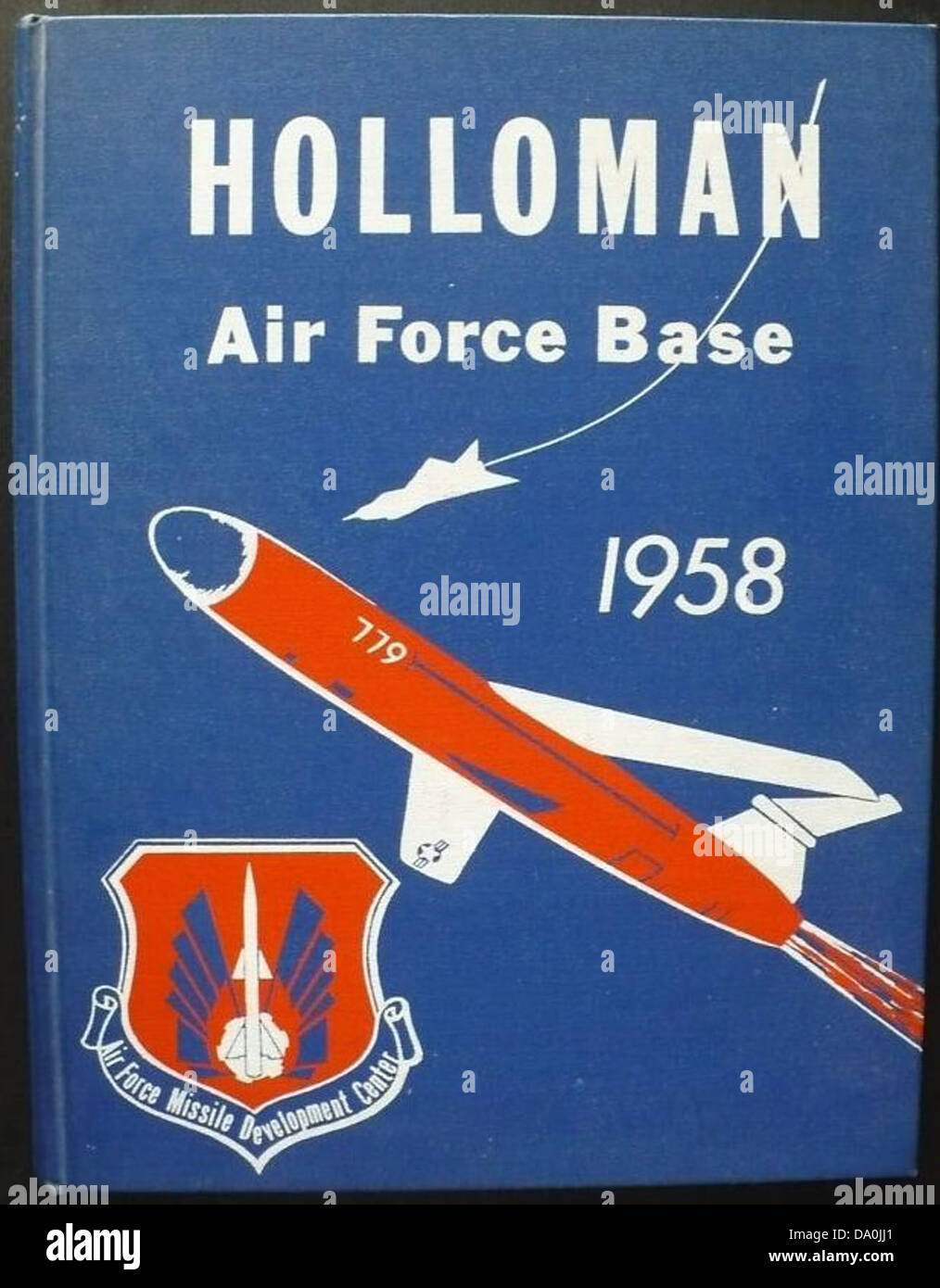 Das Handbuch der Holloman Air Force Base 1958 enthält detaillierte Informationen zu Basiseinrichtungen, Personaldienstleistungen und Betriebsverfahren für das Personal der US Air Force, das auf der Basis stationiert ist. Stockfoto