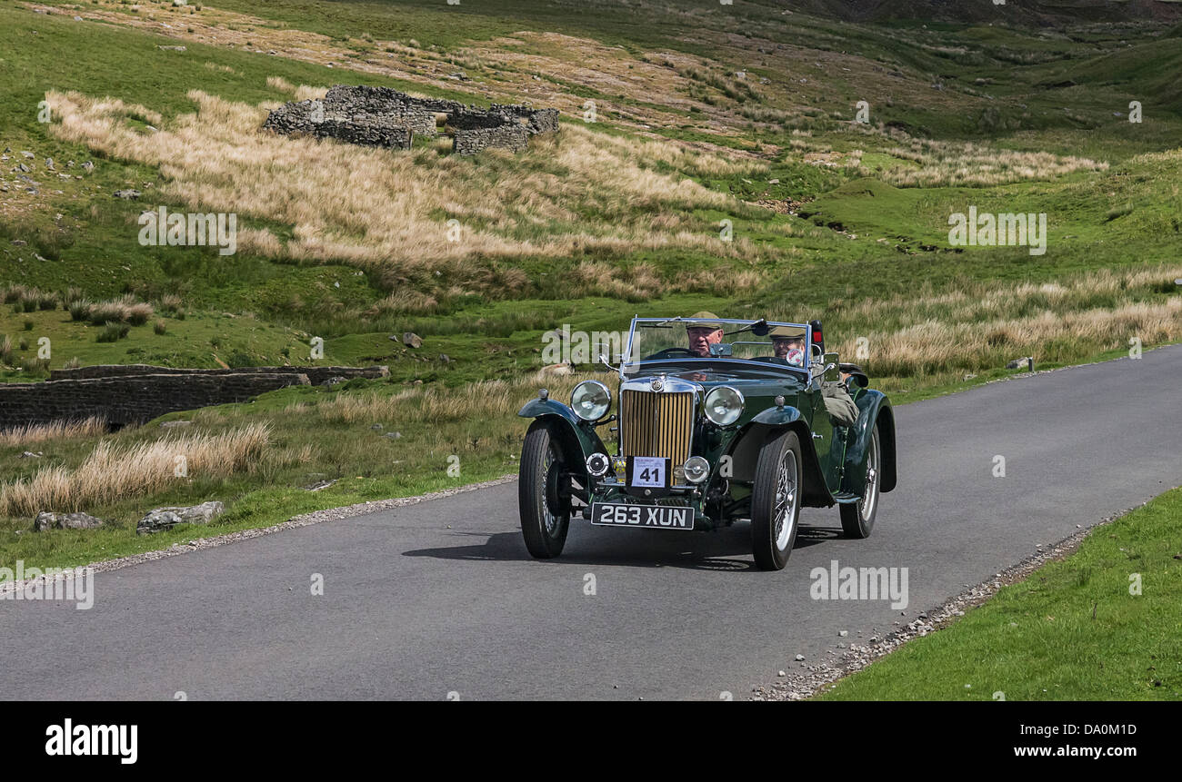 Beamish Zuverlässigkeit ausführen, 2013. Oldtimer MG Sport befasst sich mit der Schnitt durch Arkengarthdale. Stockfoto