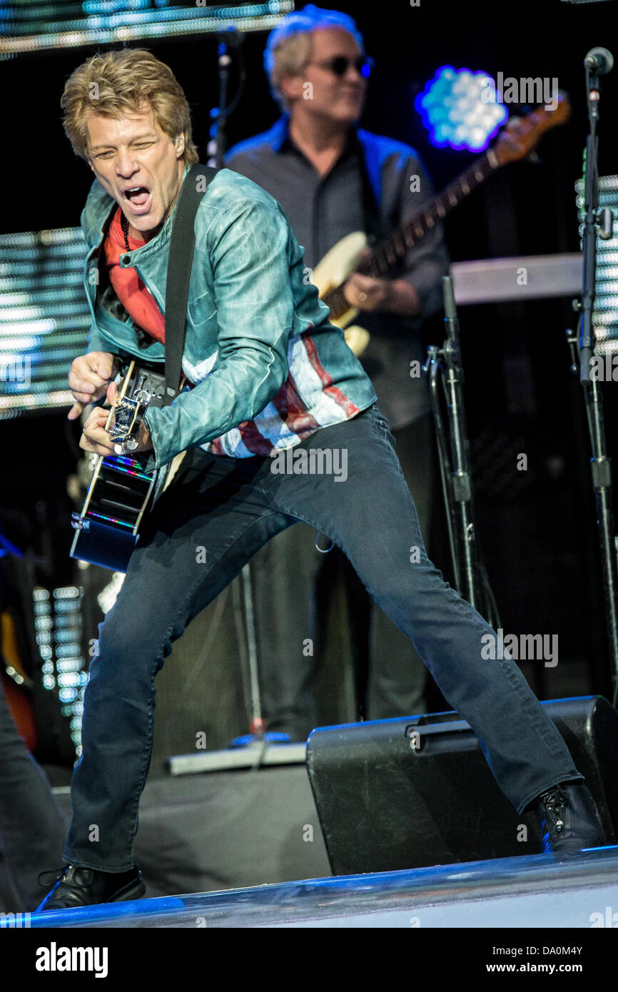 Mailand Italien. 29. Juni 2013. Die US-amerikanische Rockband BON JOVI führt live im Stadio S. Siro während "Denn wir können - die Tour" Credit: Rodolfo weitertransferiert/Alamy Live News Stockfoto