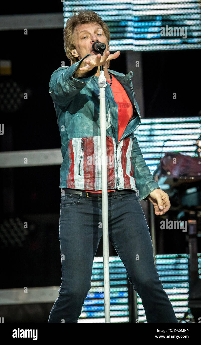 Mailand Italien. 29. Juni 2013. Die US-amerikanische Rockband BON JOVI führt live im Stadio S. Siro während "Denn wir können - die Tour" Credit: Rodolfo weitertransferiert/Alamy Live News Stockfoto