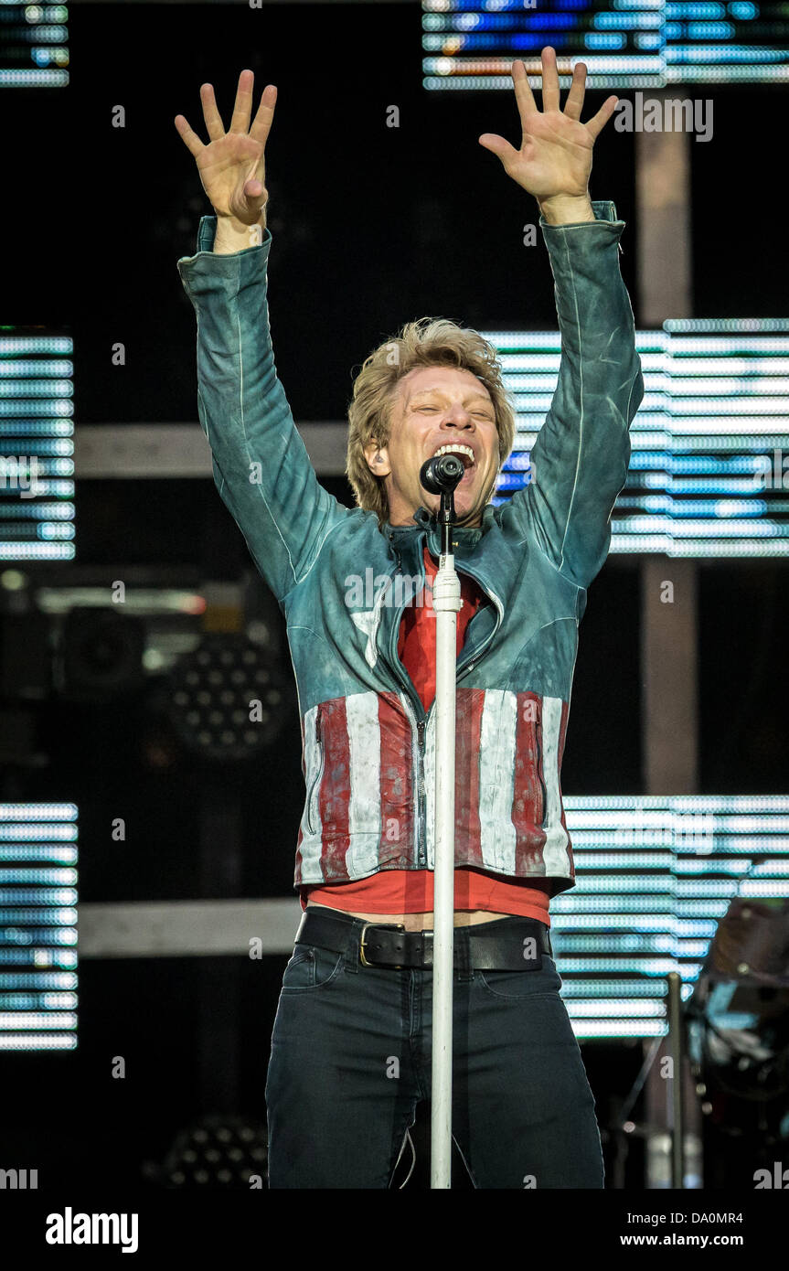 Mailand Italien. 29. Juni 2013. Die US-amerikanische Rockband BON JOVI führt live im Stadio S. Siro während "Denn wir können - die Tour" Credit: Rodolfo weitertransferiert/Alamy Live News Stockfoto
