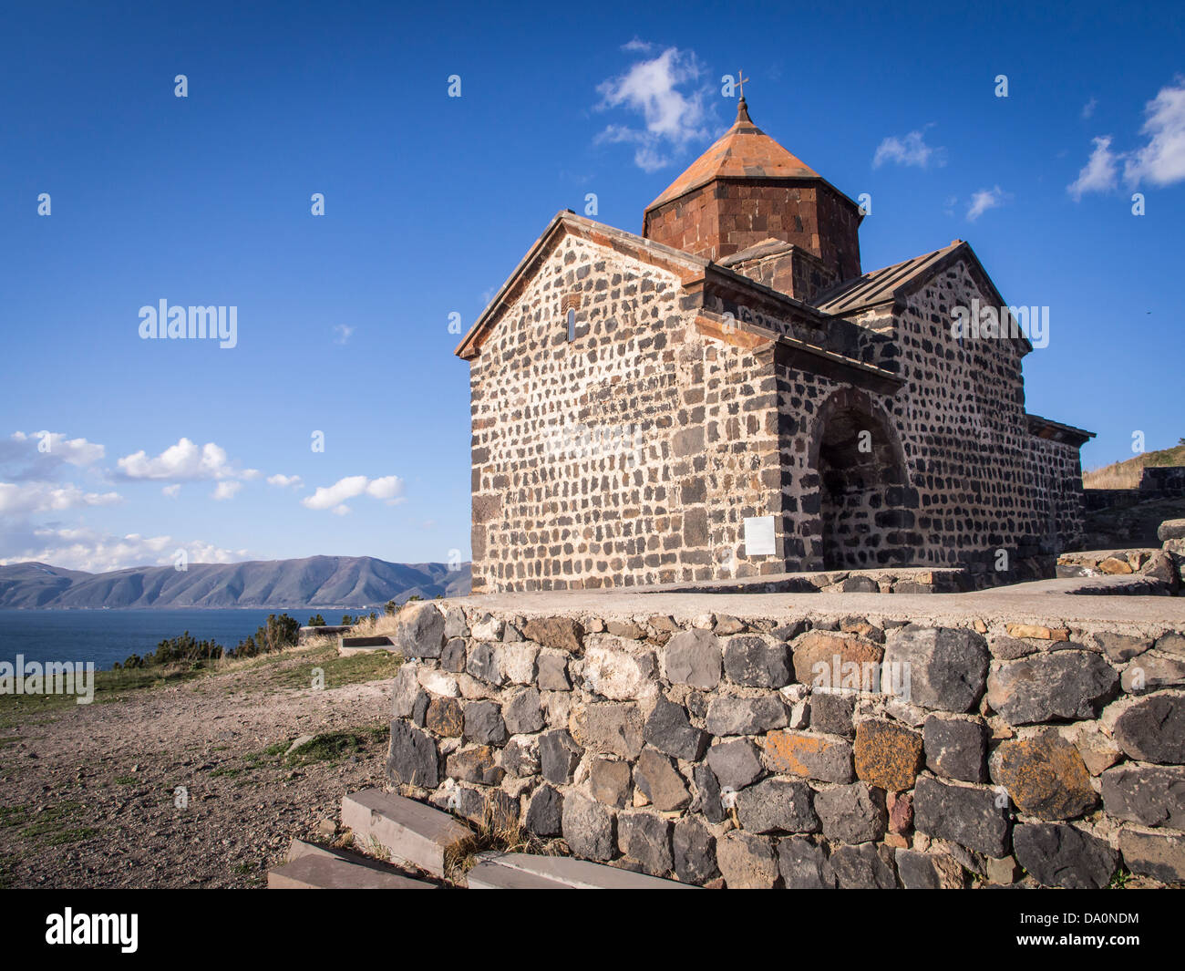 Sevanavank Klosteranlage auf der Kghazi Halbinsel in Armenien. Stockfoto